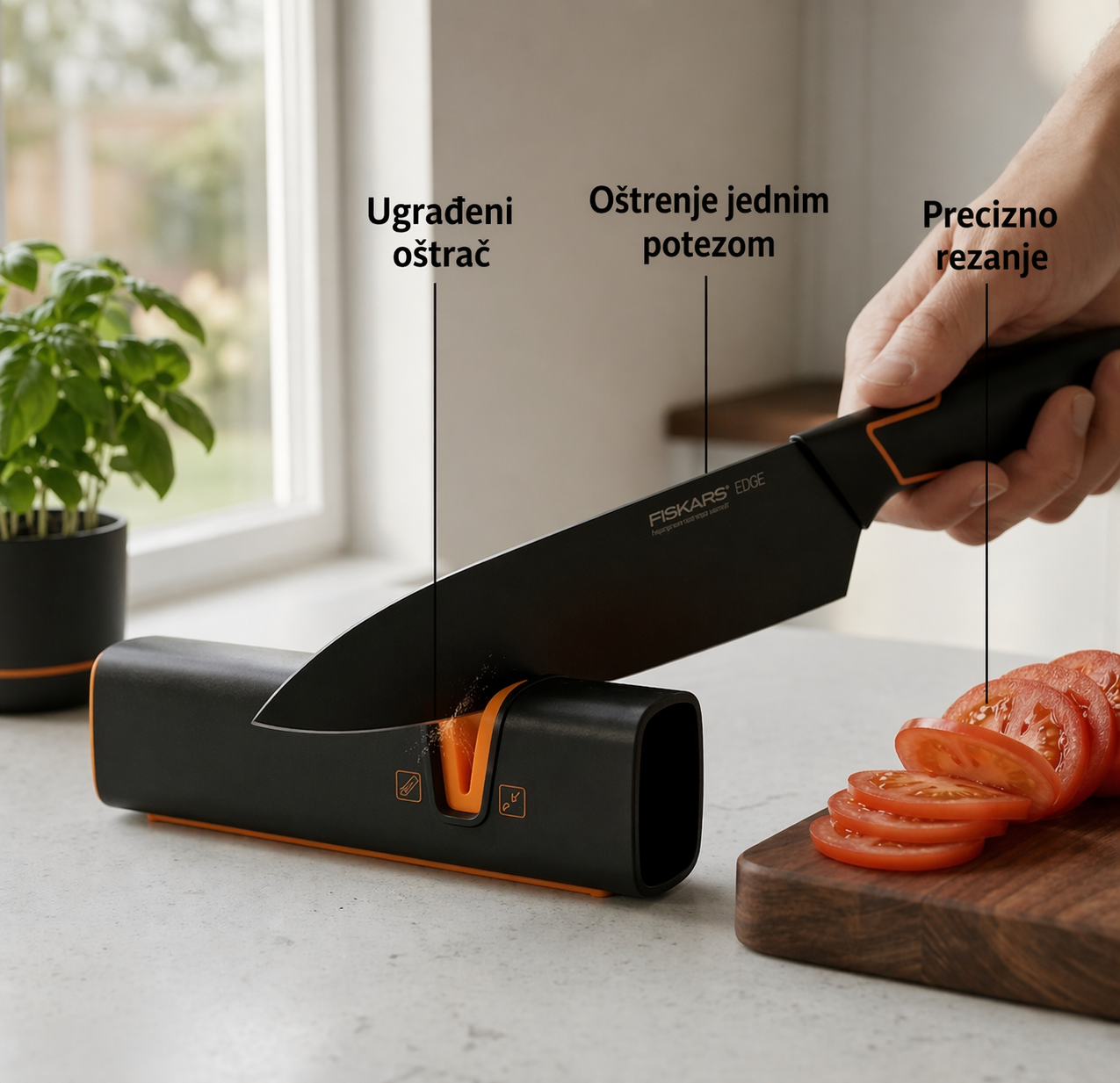 Ograničeno izdanje: 5-dijelni set noževa FISKARS® (s držačem za nože) – linija FISKARS EDGE, oštri kuhinjski noževi + oštrač