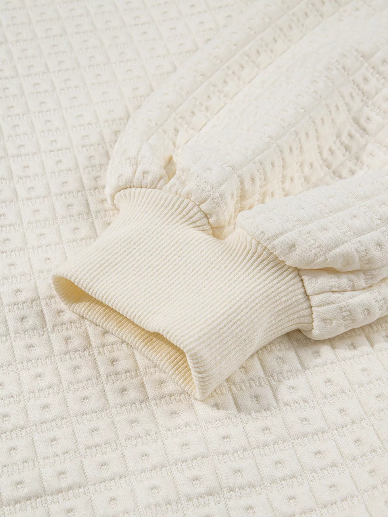 Texturovaná mikina s límečkem a zapínáním na půl knoflíků