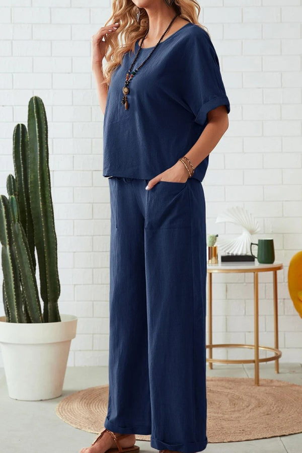 Elegantní a uvolněný životní styl: Sada trička s ohrnutými manžetami a kalhot s nášivkovými kapsami