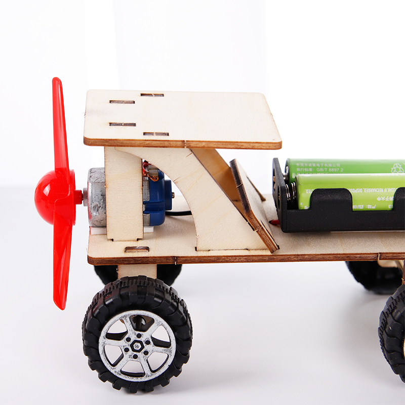 Wind Car - 3D Wooden Puzzle Kit by makenfun