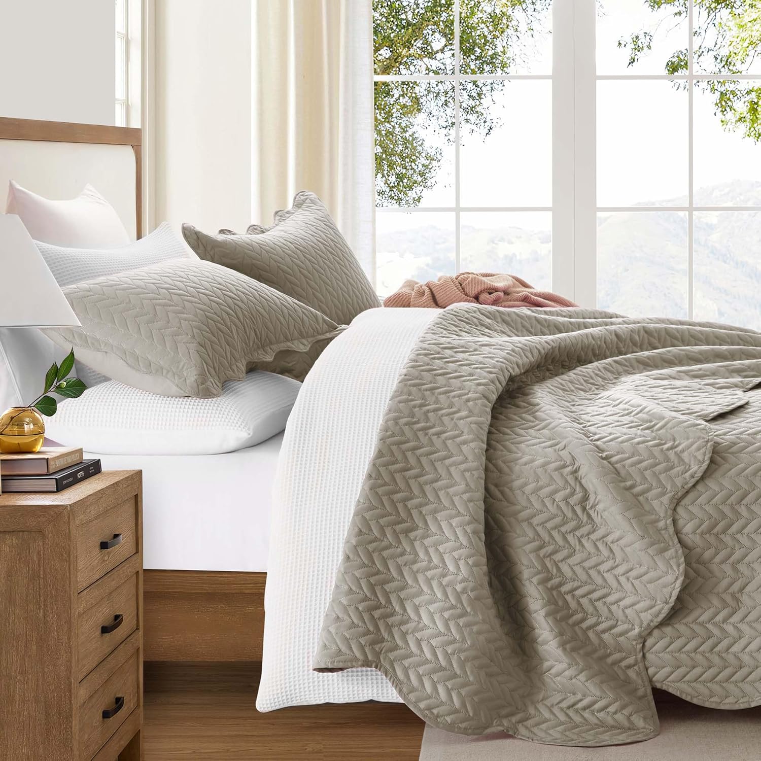 IR Imperial Rooms Twin Quilt Bedding Set Size (68” x 86”) + 1 Pillow Shams (20” x 26” + 2”) - 2 Pcs All Season Lightweight Reversible Microfiber Coverlet Floral Embossed Quilt Bedspread (Burgundy)