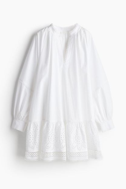 Robe avec broderie à ?illets
