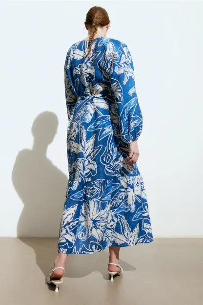 Robe en crêpe à ceinture nouée