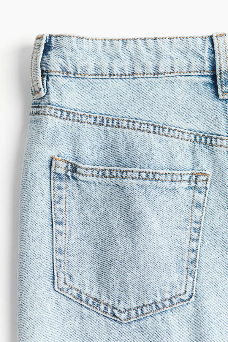 Jupe en jean à bords effilochés