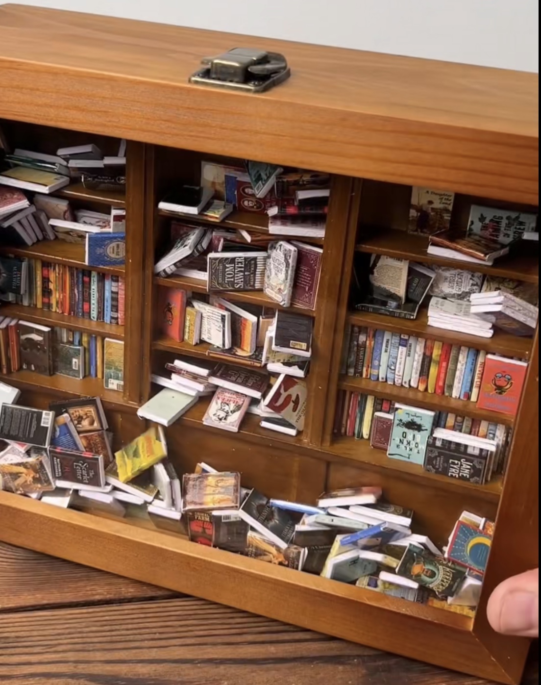 Handmade Anxiety Bookshelf | Shake Away Your Anxiety-Softonia