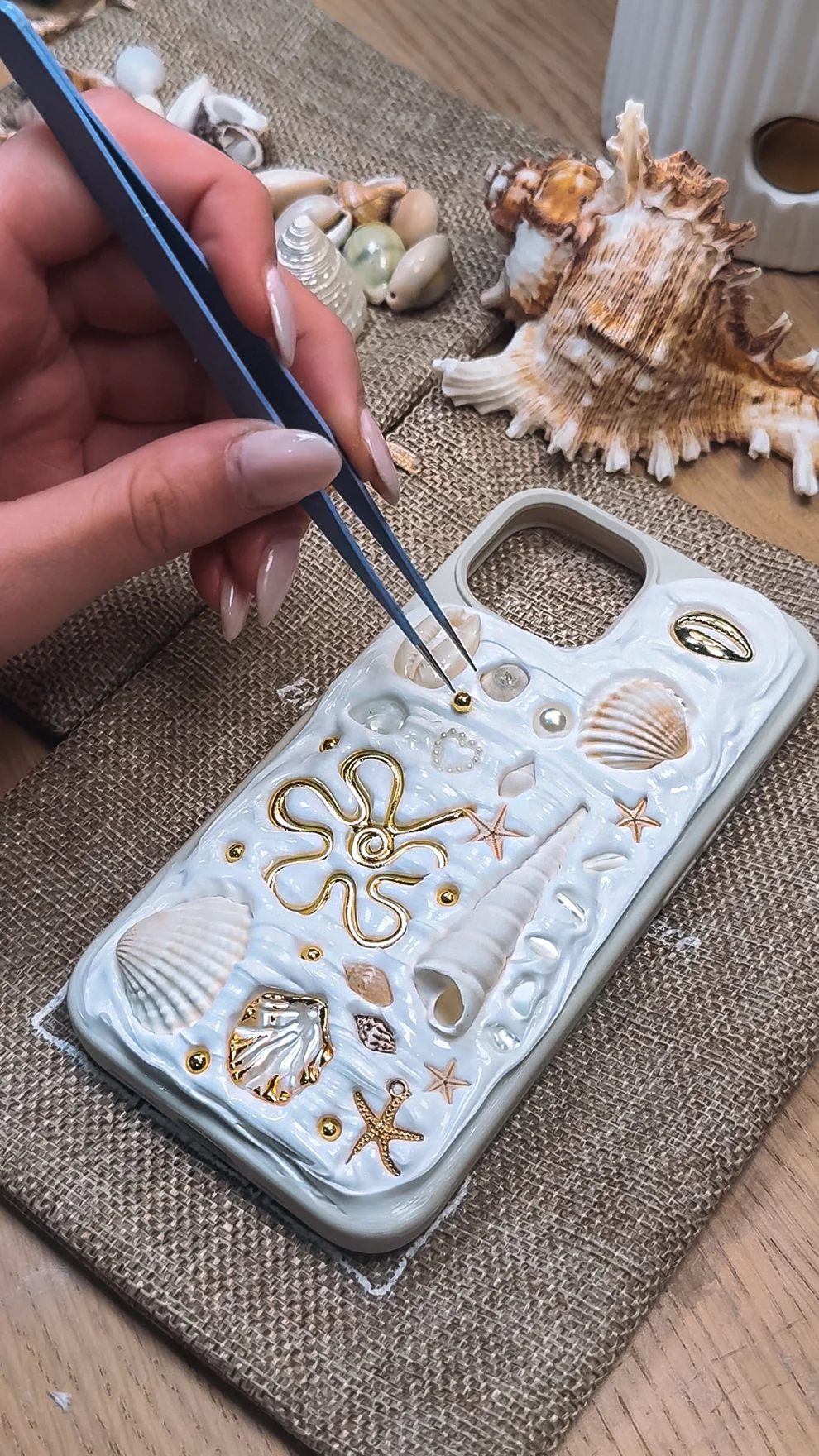 Hand-Crafted Shell Phonecase（Buy 2 get 1 free Chain)