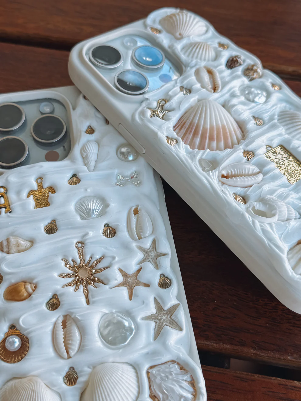 Hand-Crafted “It Girl”  Shell Phonecase（Buy 2 get 1 free Chain)