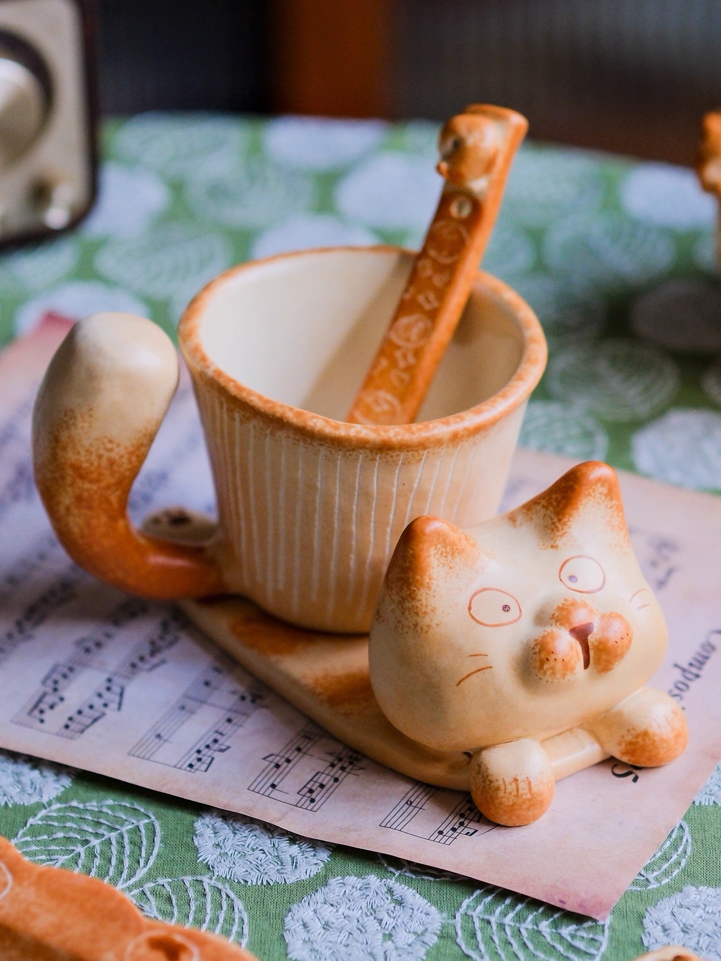 Hand-kneaded Big Tail Cat Mug