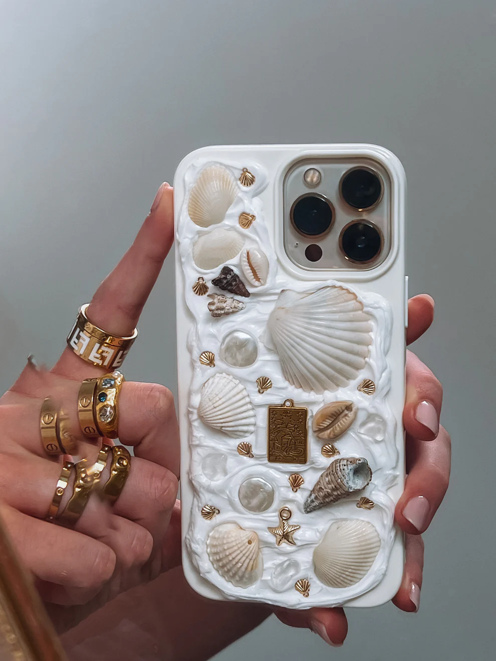 Hand-Crafted “It Girl”  Shell Phonecase（Buy 2 get 1 free Chain)