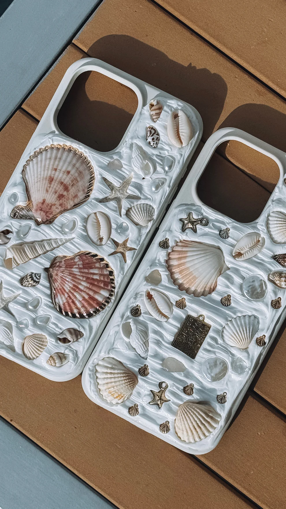 Hand-Crafted “It Girl”  Shell Phonecase（Buy 2 get 1 free Chain)