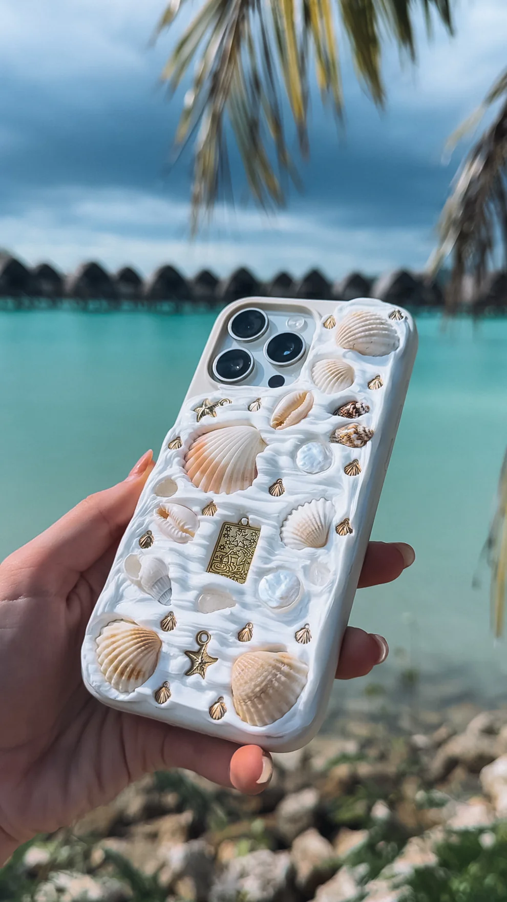 Hand-Crafted “It Girl”  Shell Phonecase（Buy 2 get 1 free Chain)
