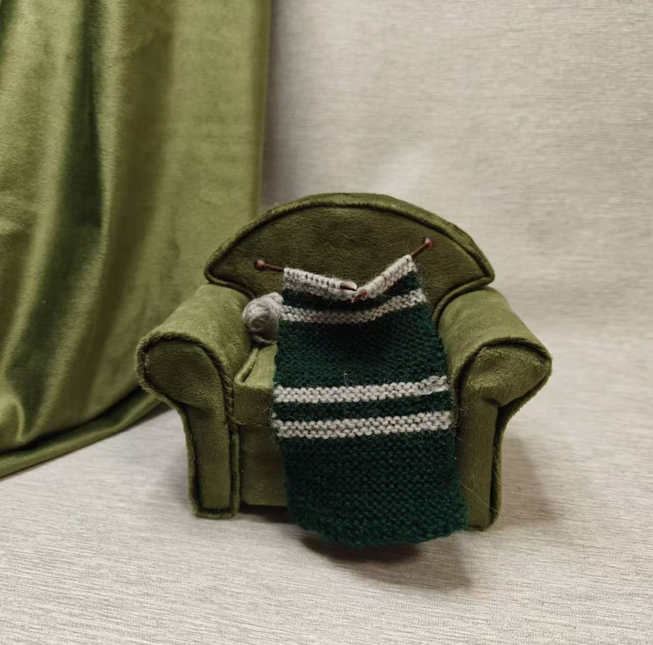 Handmade Mini Collector's Edition Magic Sofa (Fridge Magnet Keychain Ornament)