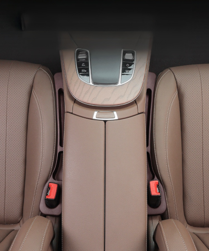 It not only prevents things from dropping, but also adds extra storage space—convenient and practical!