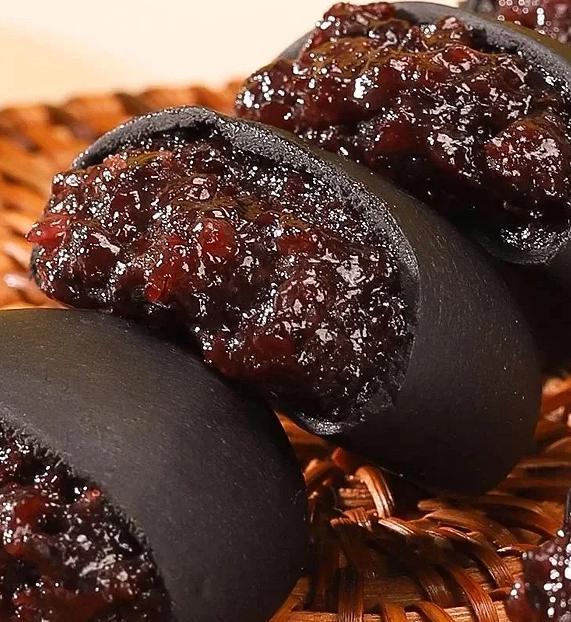 These sugar-free pastries made from five selected black ingredients are delicious