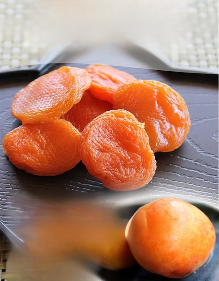 California's specialty golden dried apricots are thick, seedless, and boast a rich fruit aroma with a soft and sweet taste! 