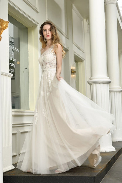 Chic Long One Shoulder Tulle Lace A-Line Wedding Dress