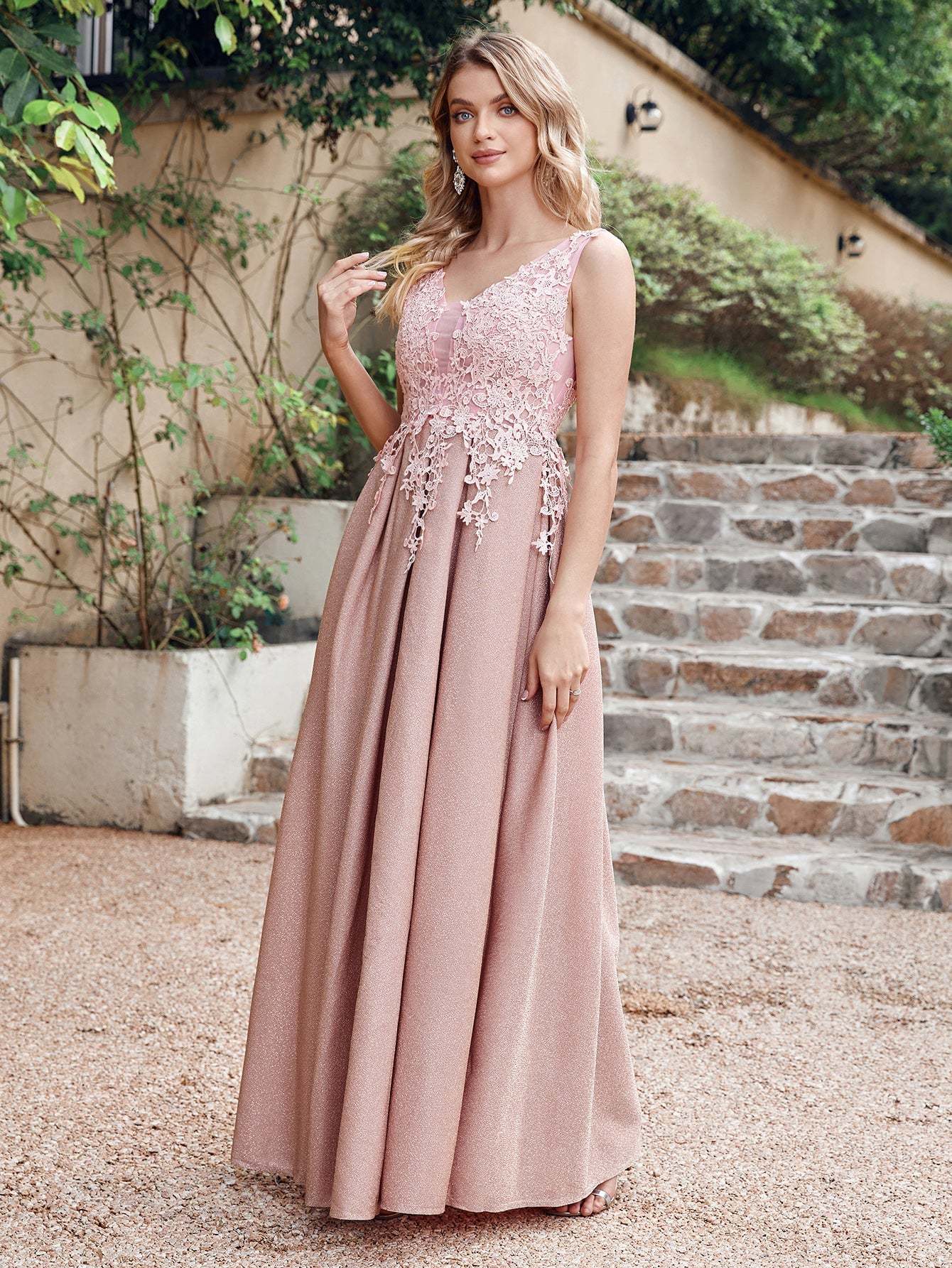 Long A Line V-Neck Sleeveless Tulle Lace Prom Dress with Appliques