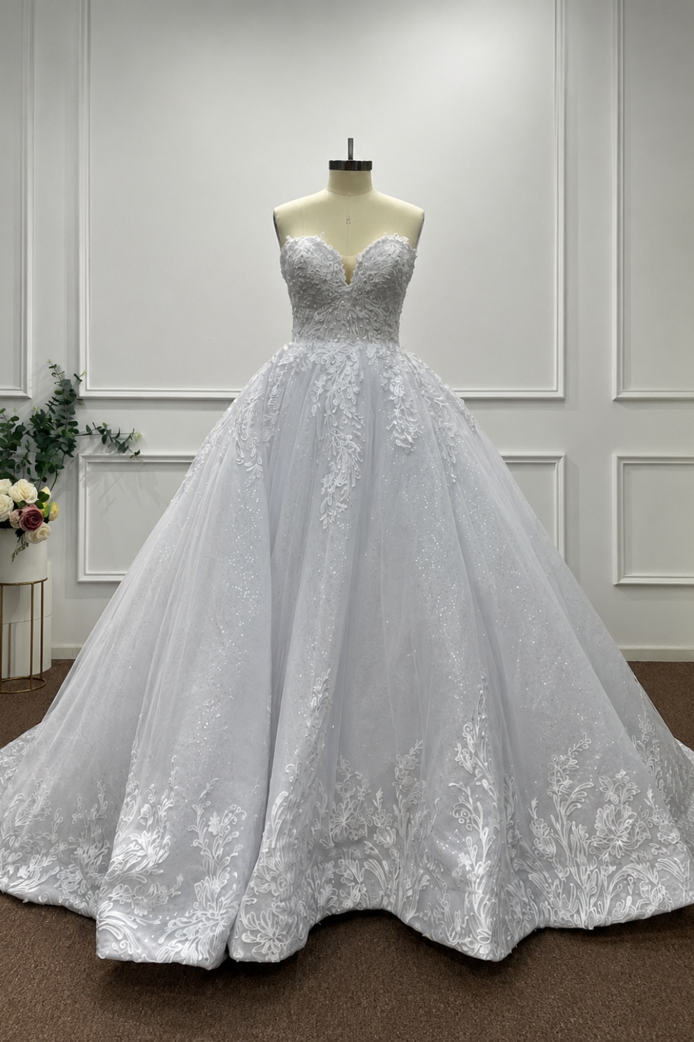 Luxury Sweetheart Strapless Ball Gown Wedding Dress