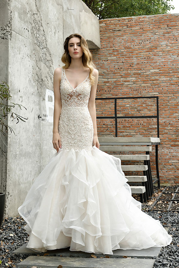 Elegant Long V-neck Appliques Lace Mermaid Wedding Dress