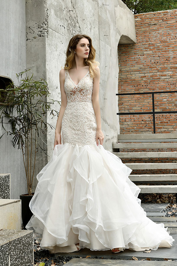 Elegant Long V-neck Appliques Lace Mermaid Wedding Dress