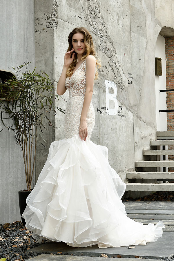 Elegant Long V-neck Appliques Lace Mermaid Wedding Dress