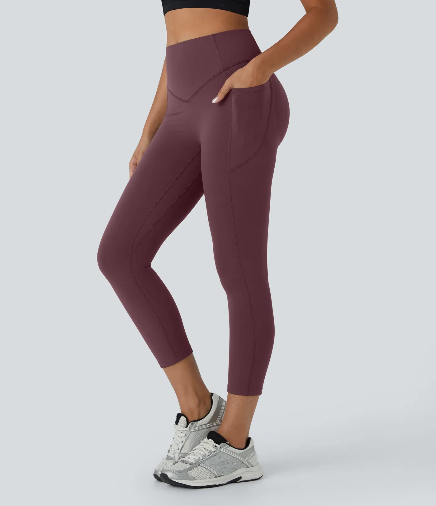 High Waisted Scrunch Butt Lifting Tummy Control Pocket Shaping Capri Training Leggings