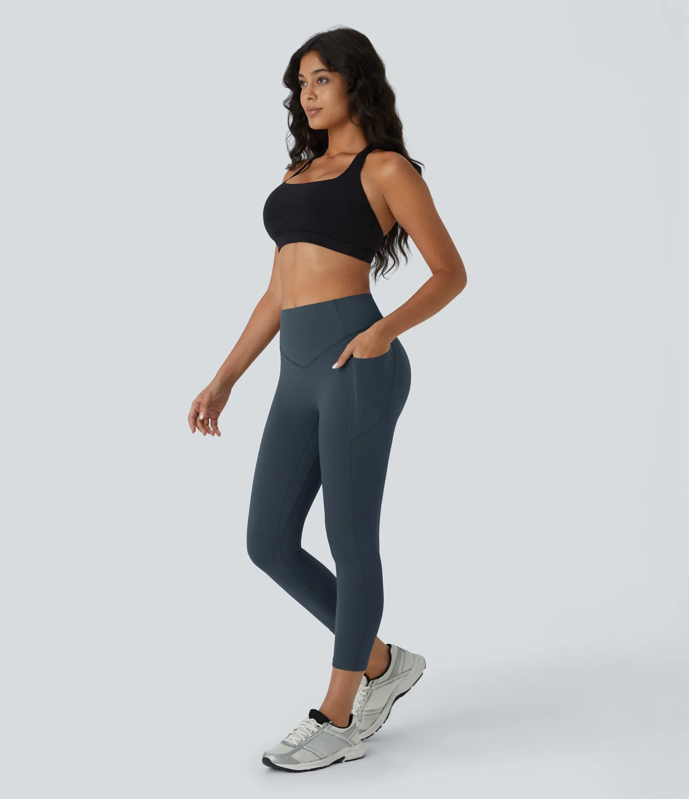 High Waisted Scrunch Butt Lifting Tummy Control Pocket Shaping Capri Training Leggings