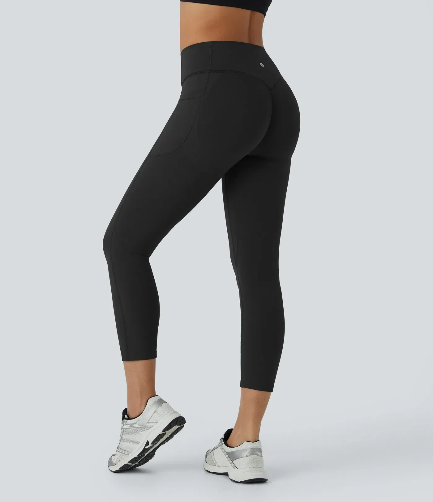 High Waisted Scrunch Butt Lifting Tummy Control Pocket Shaping Capri Training Leggings