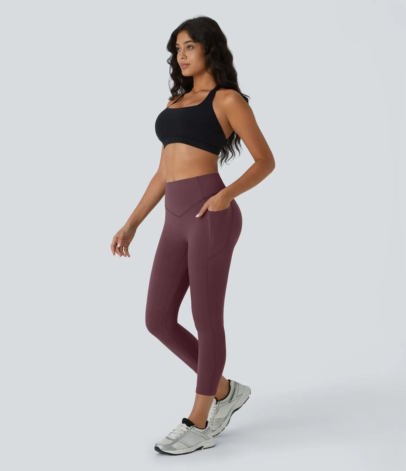 High Waisted Scrunch Butt Lifting Tummy Control Pocket Shaping Capri Training Leggings