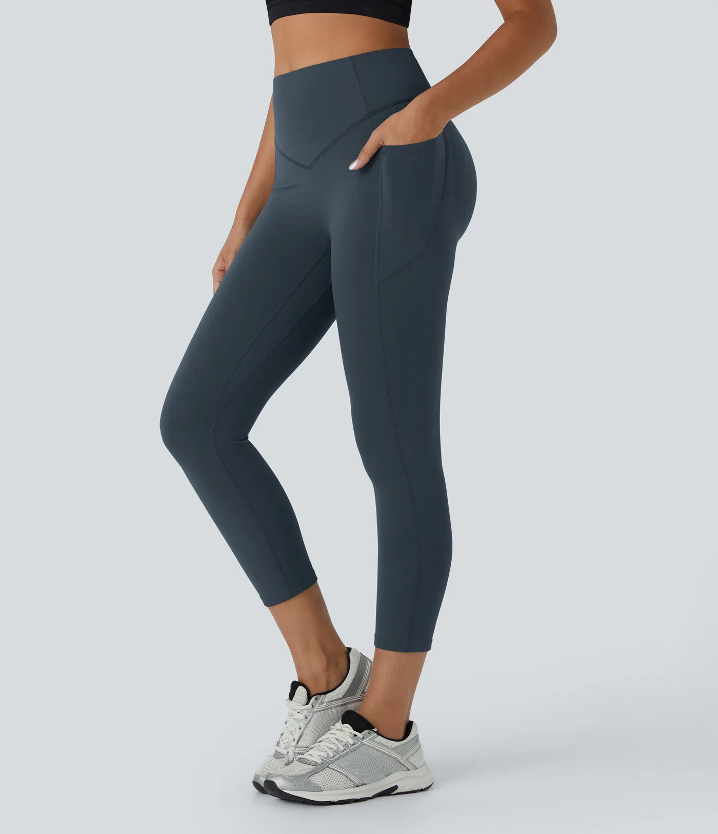 High Waisted Scrunch Butt Lifting Tummy Control Pocket Shaping Capri Training Leggings