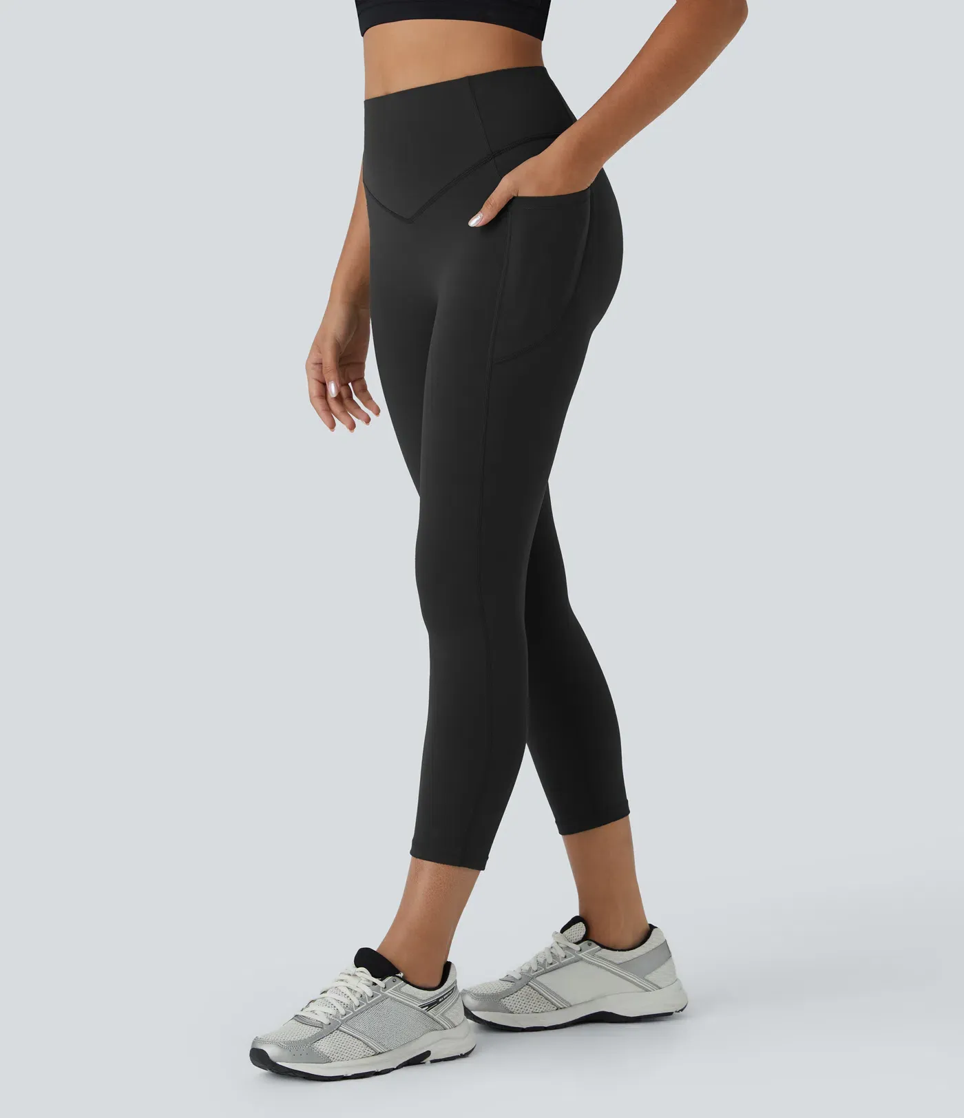 High Waisted Scrunch Butt Lifting Tummy Control Pocket Shaping Capri Training Leggings
