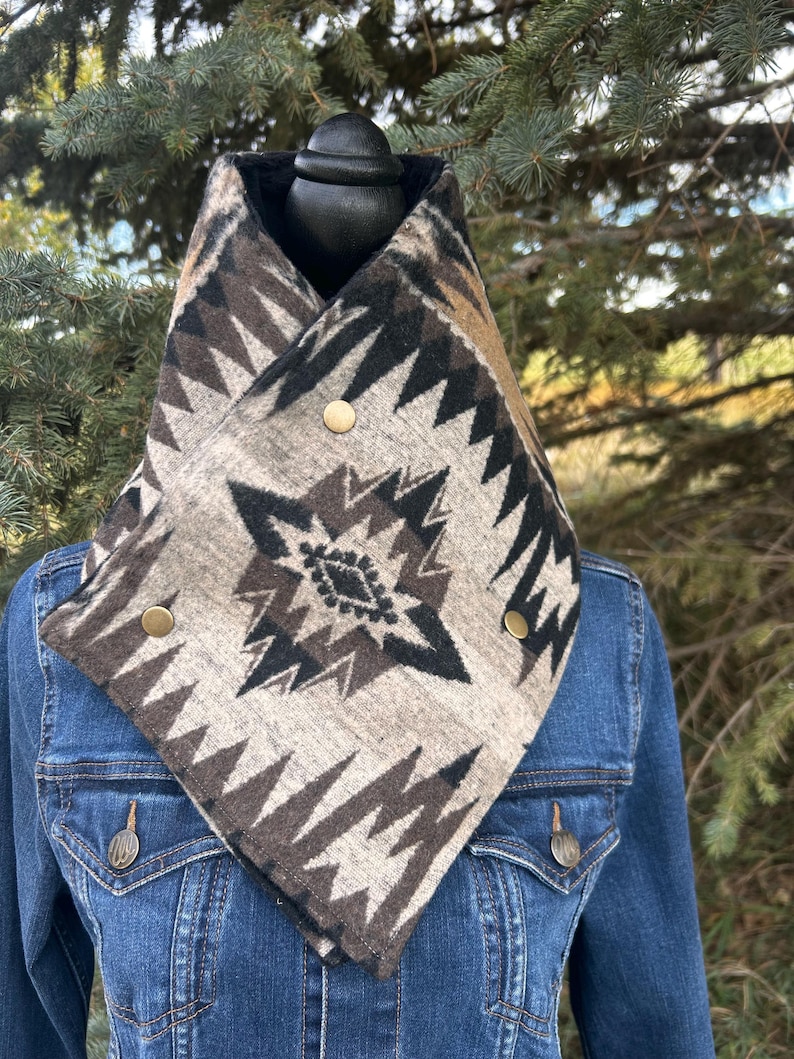 Western neck cowl