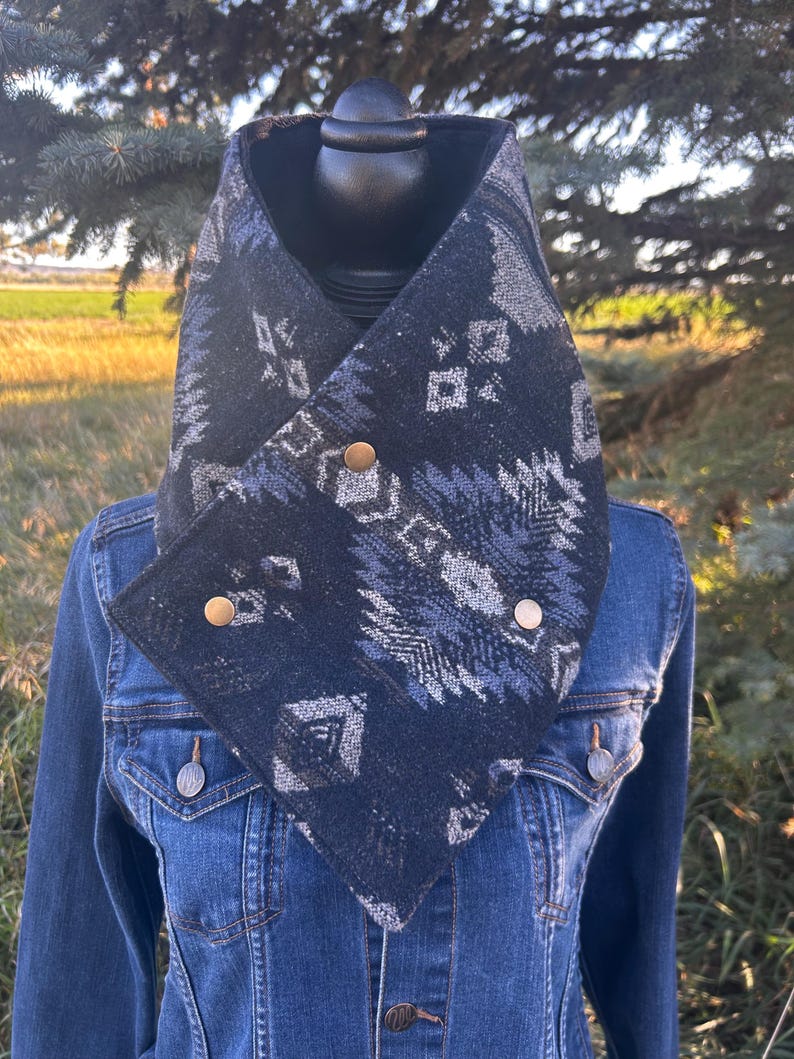Western neck cowl
