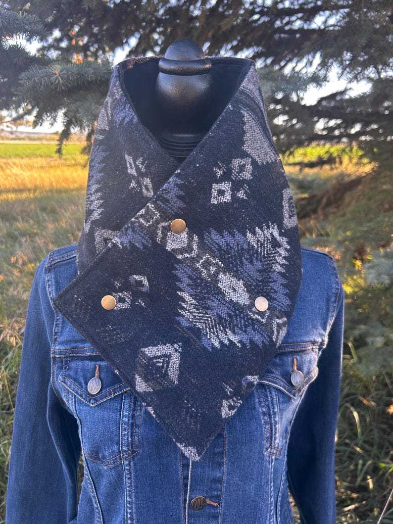 Western neck cowl