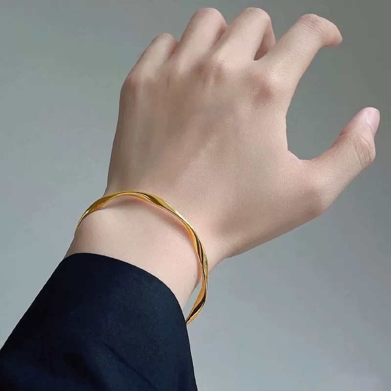 Solid .999 Sterling Silver with 24K Gold Vermeil Möbius Strip Bracelet