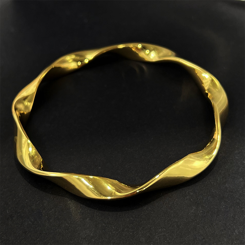 Solid .999 Sterling Silver with 24K Gold Vermeil Möbius Strip Bracelet