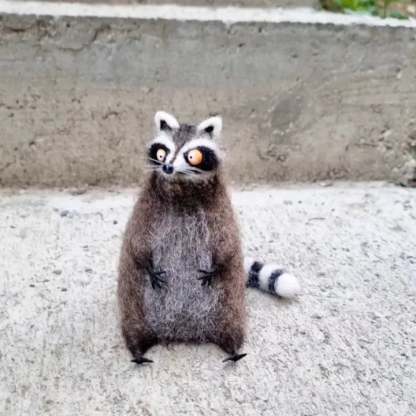 🐭👀Handmade Wool Felt Quirky: The Wonky-Eyed Panic Pal