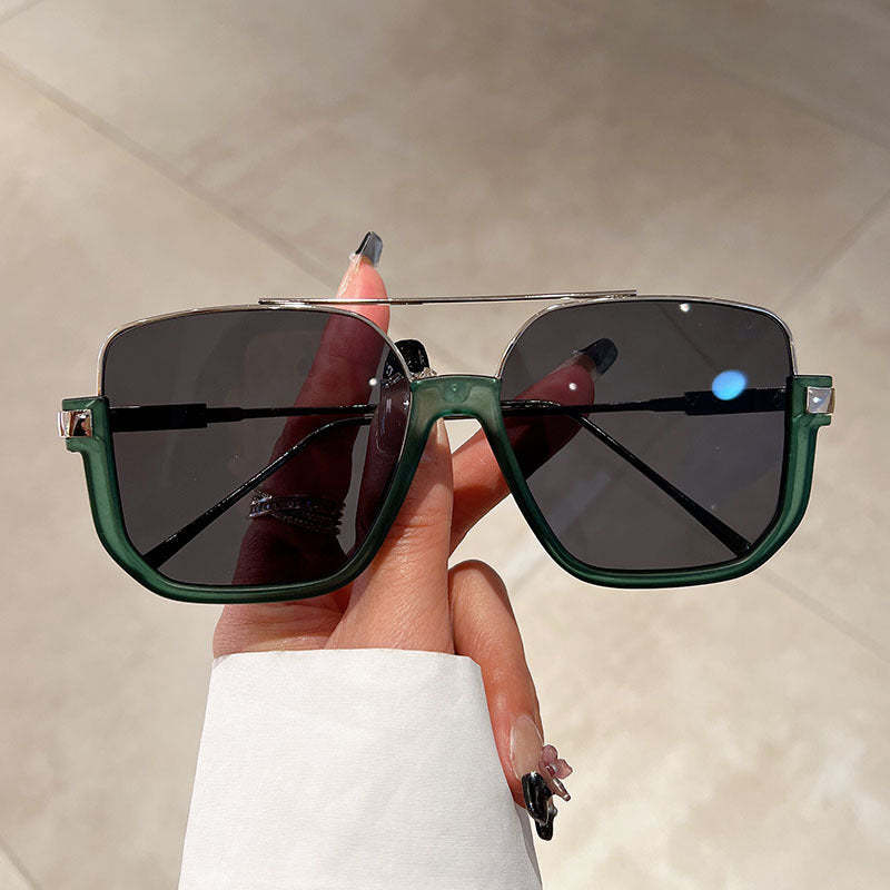 Fashionable Lightweight Tinted Lens Sunglasses