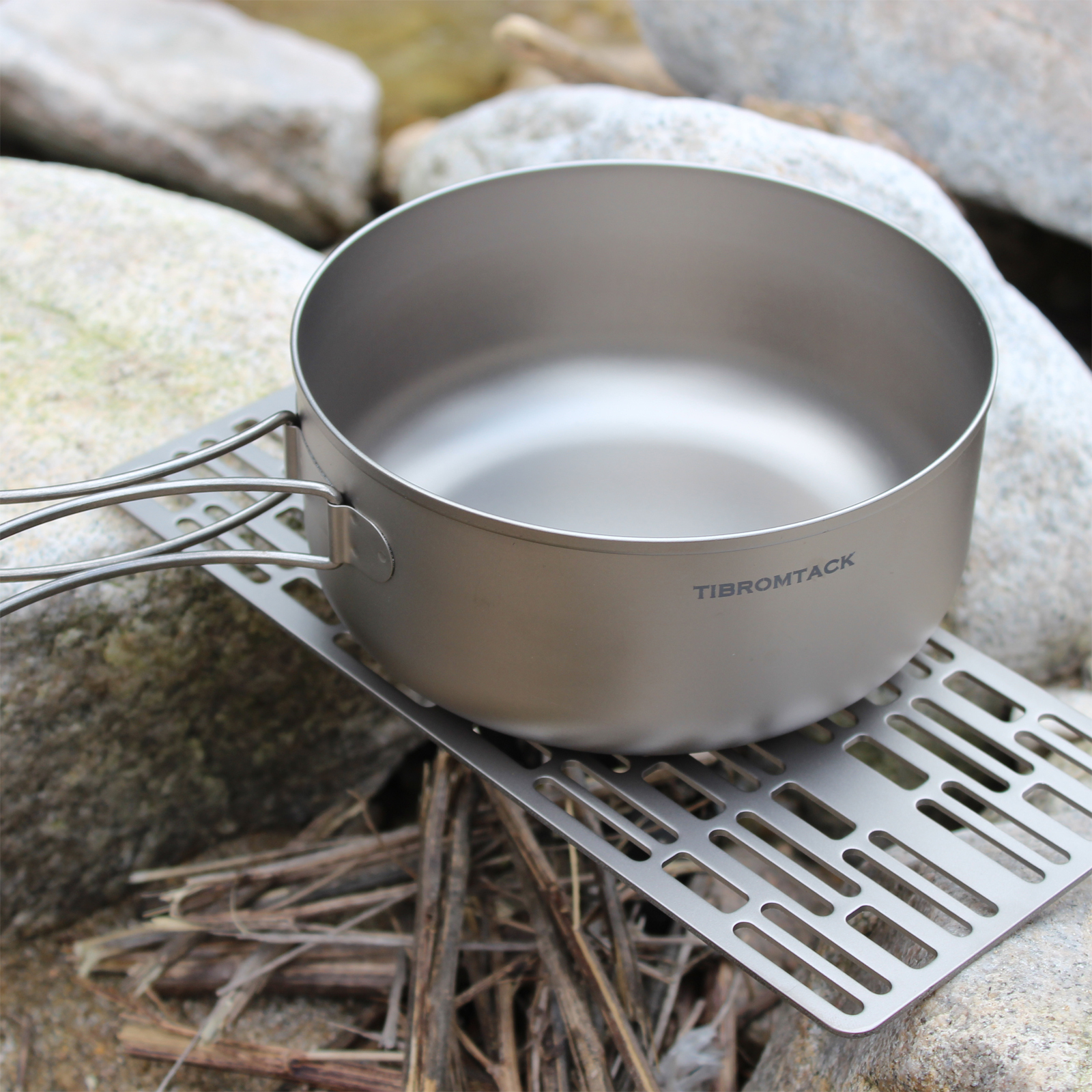 TIBROMTACK Camping Pan with Foldable Handles Pure Titanium Camping Backpacking Pot 700ml for Outdoor Camping Cooking Hiking Backpacking Portable Cookware…