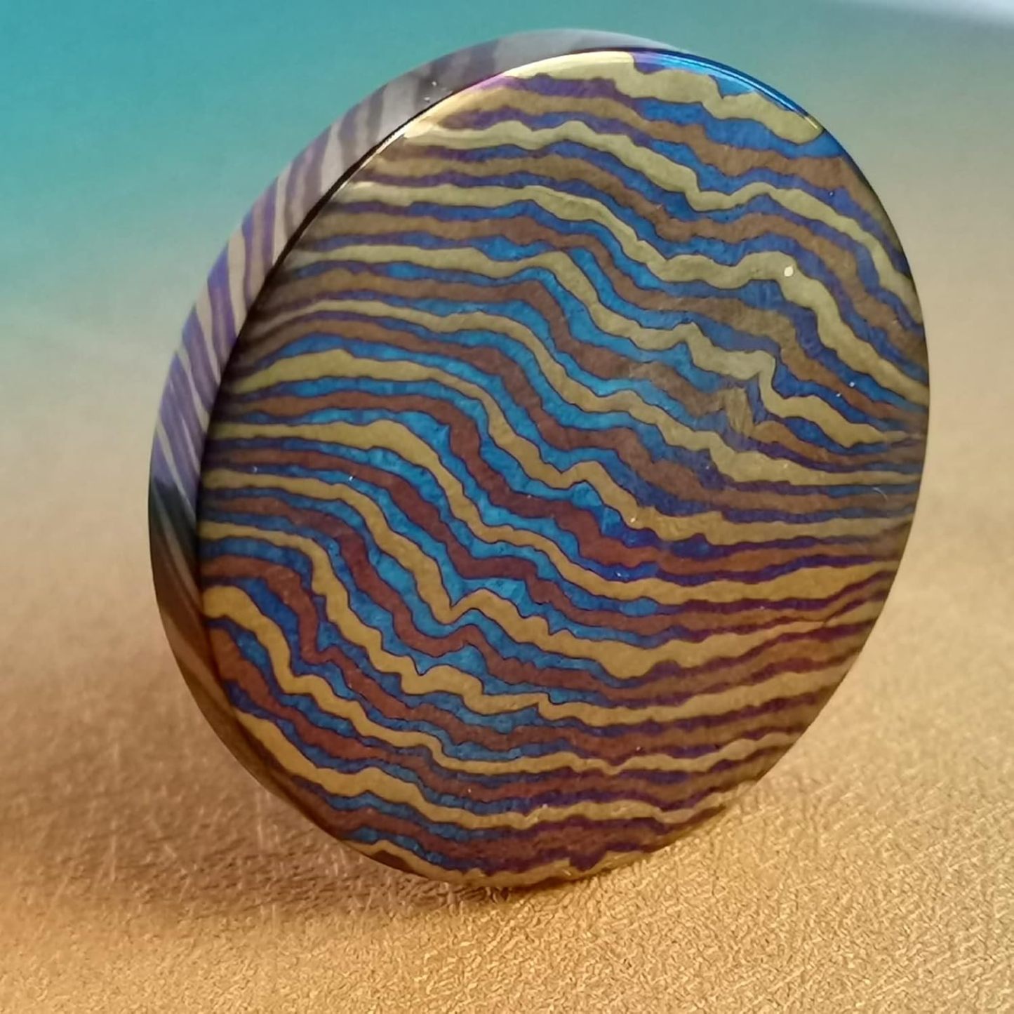Titanium Damascus EDC Coin, Handmade Timascus Coin, Mokuti for Commemorative Collectors, Beautiful Souvenir, Novelty Piece, Odds and Ends, Handicrafts, Niche Decorations, Pendant Gifts