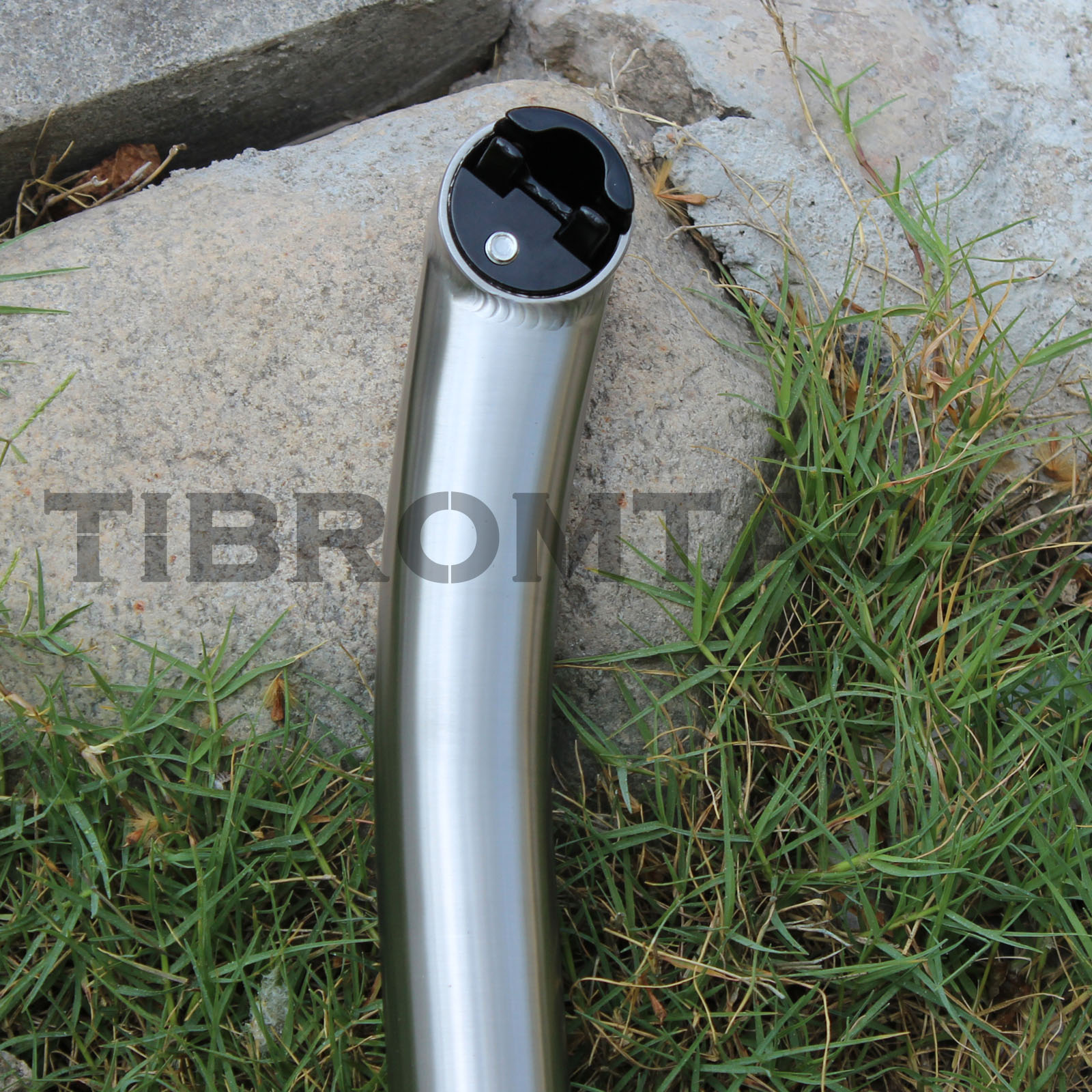 Titanium accessories for road bikes Titanium Swallow Handlebar (25.4*22.2mm, 600mm) Titanium Seat Post (27.2mm, 350mm) Titanium Stem (25.4mm, 70mm, 7° Angle)