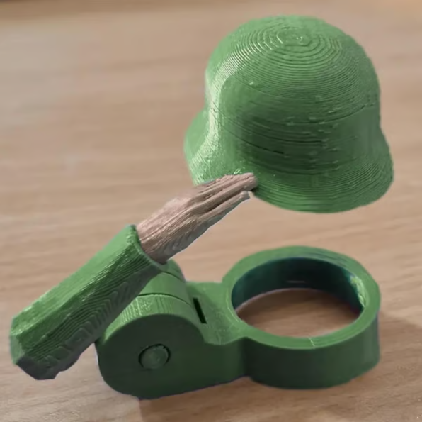 🪖 Reusable Soldier Salute Beer Bottle Helmet with Built-in Opener — Salute The Homies & Lock In Beer Flavor🍺