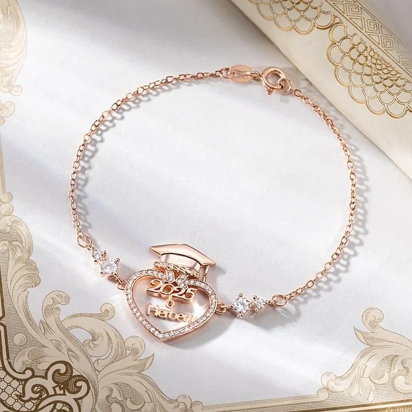 Personalized Dainty Bachelor Hat Heart Zircon Bracelet with Name Woman Jewelry 2025 Graduation Birthday Gift for Graduates