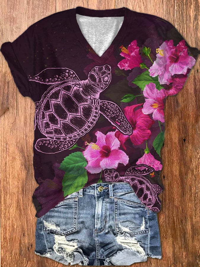 Women's Maui Sea Turtle Hibiscus Print T-Shirt