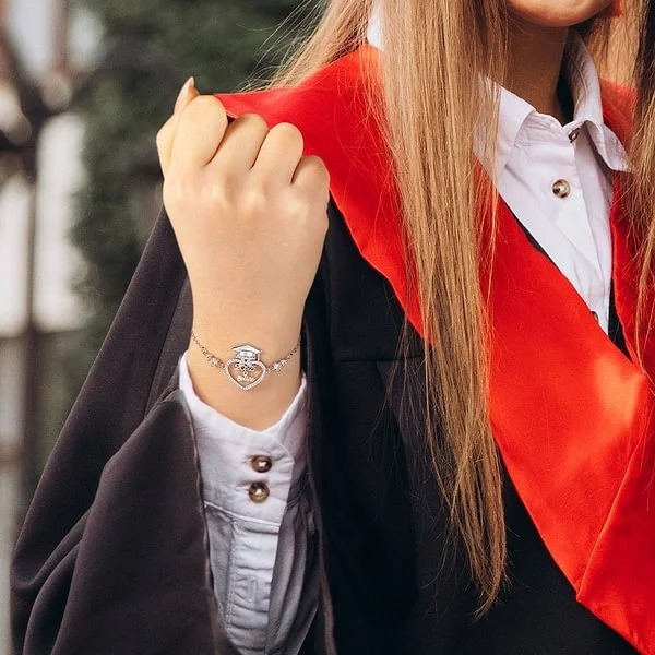 Personalized Dainty Bachelor Hat Heart Zircon Bracelet with Name Woman Jewelry 2025 Graduation Birthday Gift for Graduates