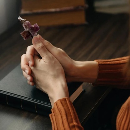 ️100% Handmade Crystal Cross Healing Heart