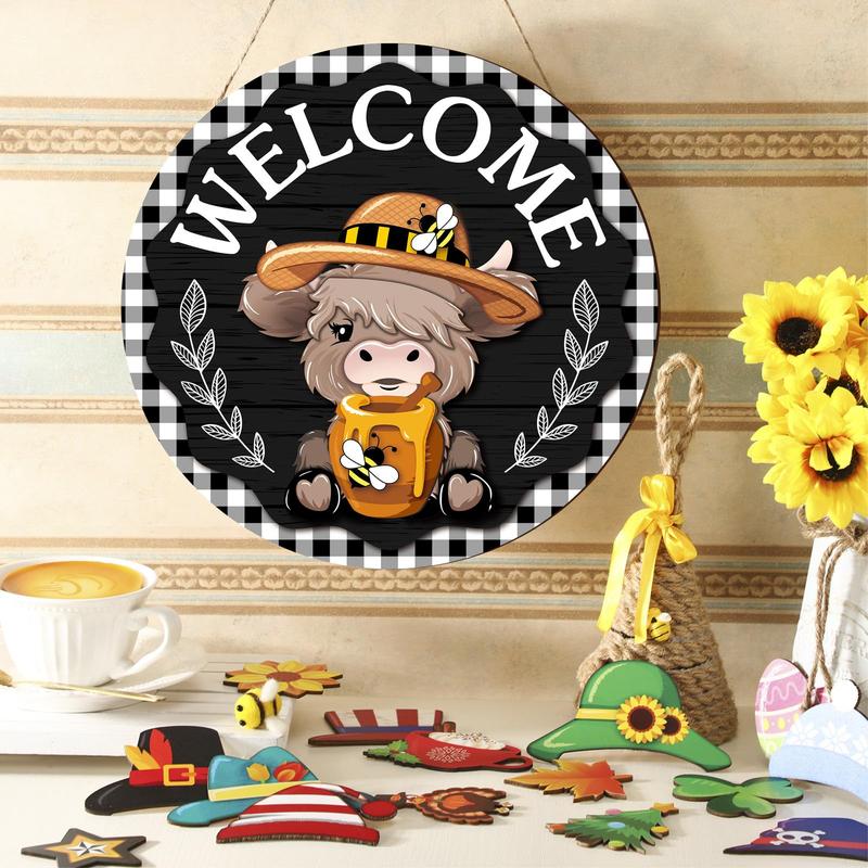 ⏰35 PCS Interchangeable Highland Cow Welcome Sign with Seasonal Magnet Detachable Hats Accessories