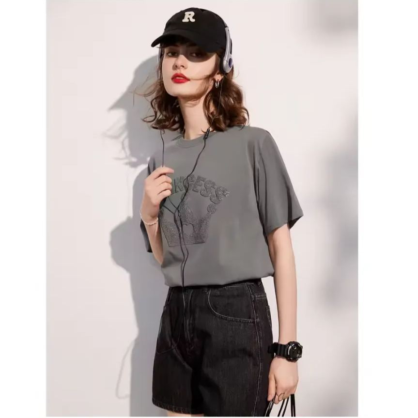 Embroidered short sleeves with letters