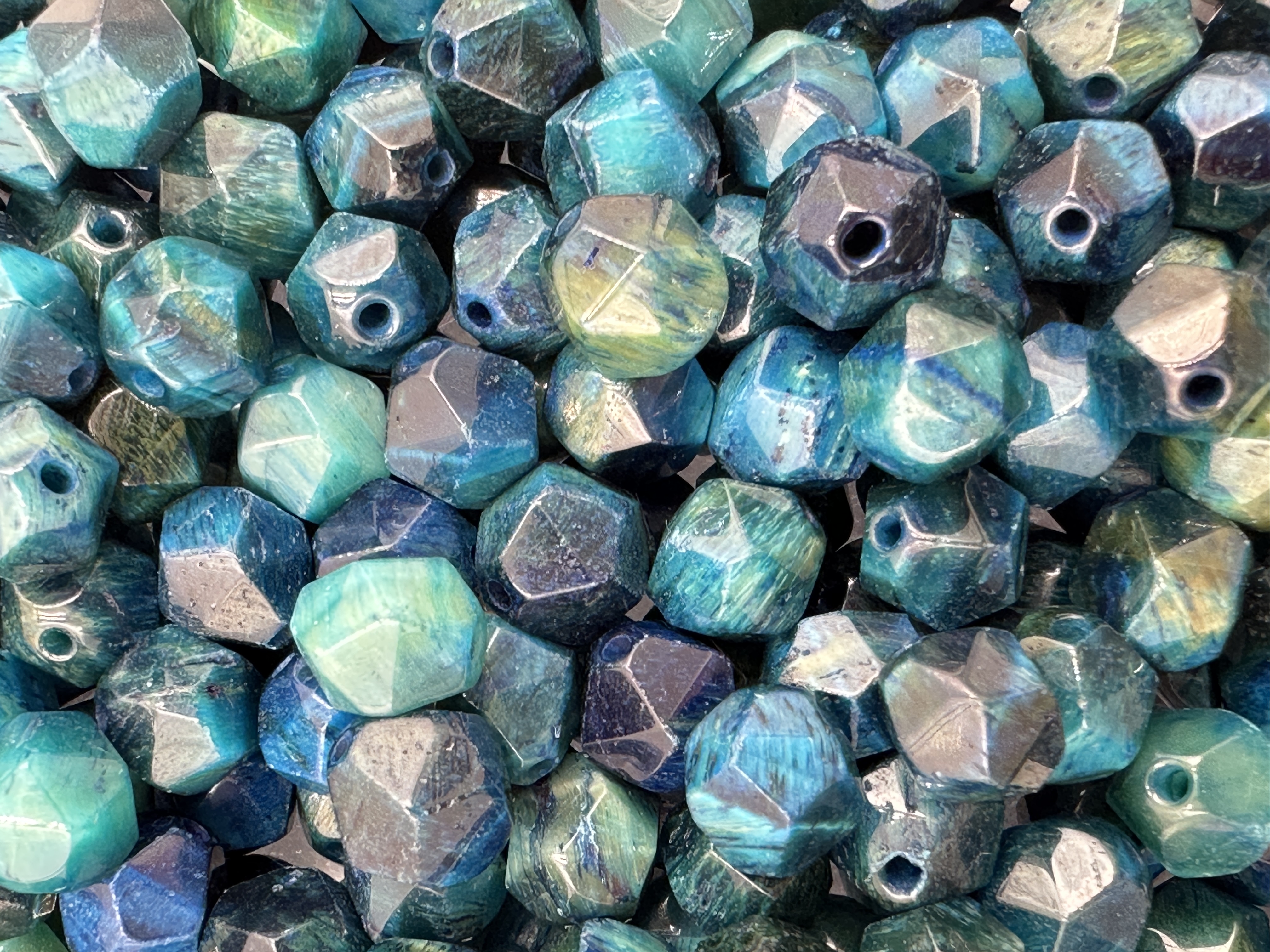 77.Blue Tiger Eyes Facted Shape