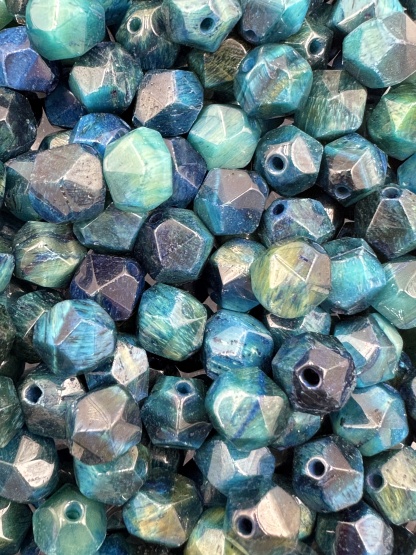 77.Blue Tiger Eyes Facted Shape